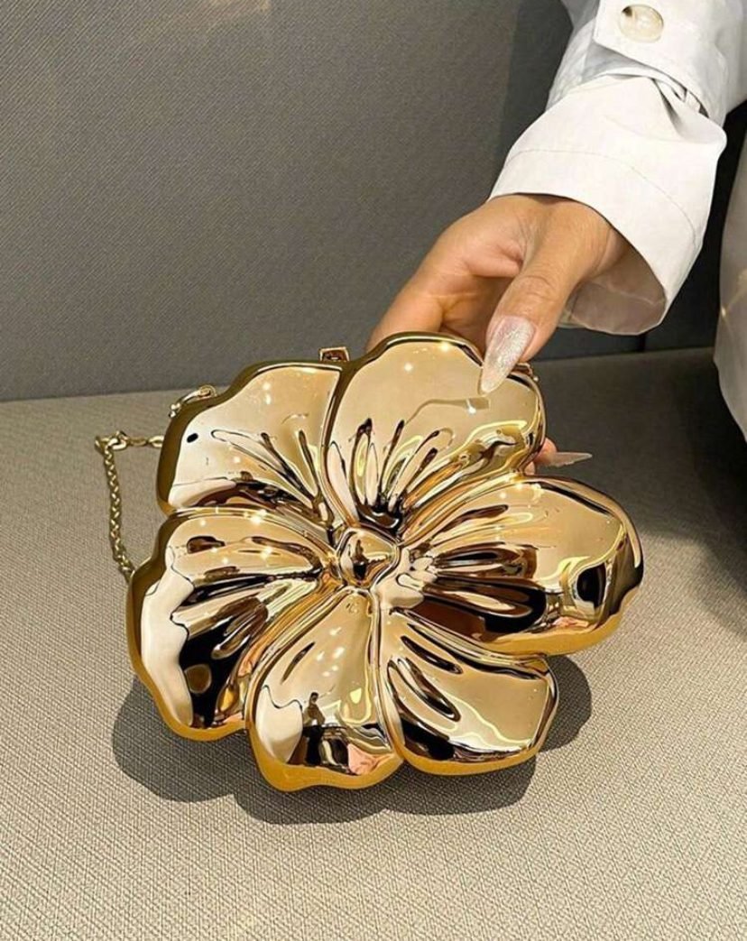 IMG_4812.jpeg Gold flower ๐ธ cross body bag - Image 1