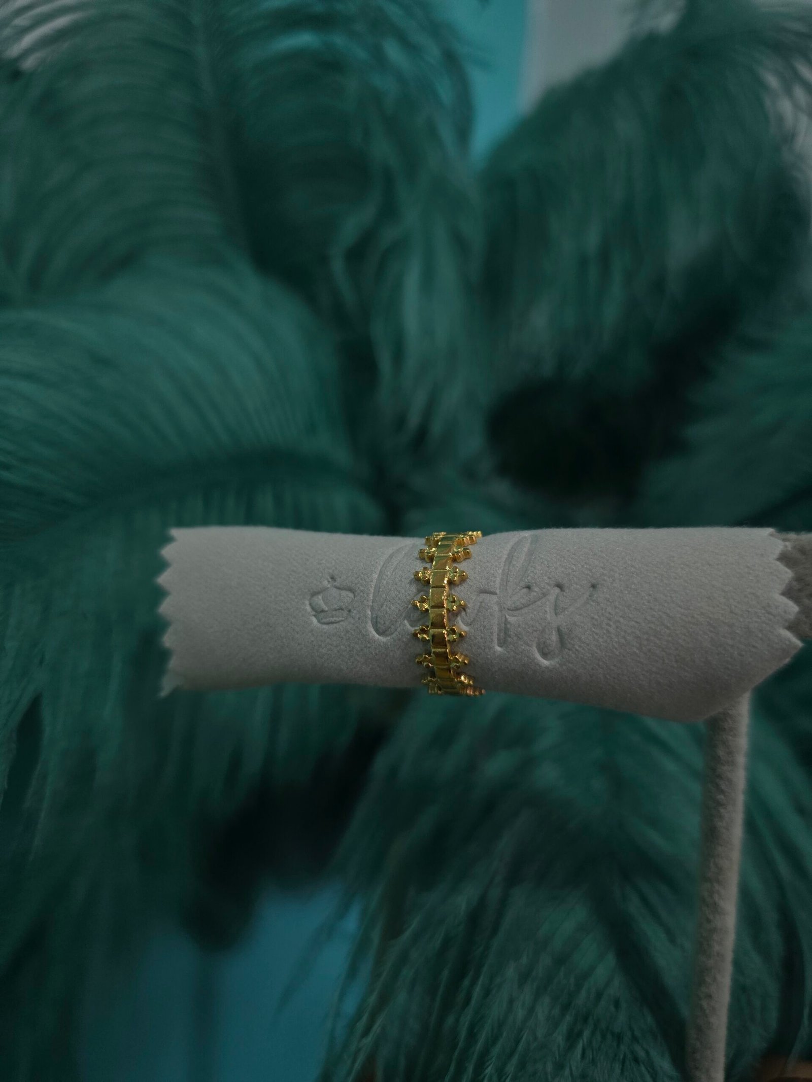 Laurel Laurel - Image 1